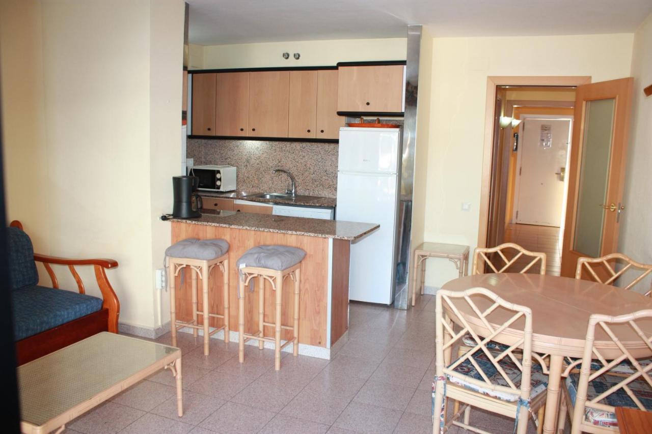 Apartamentos Aventura Салоу Екстер'єр фото
