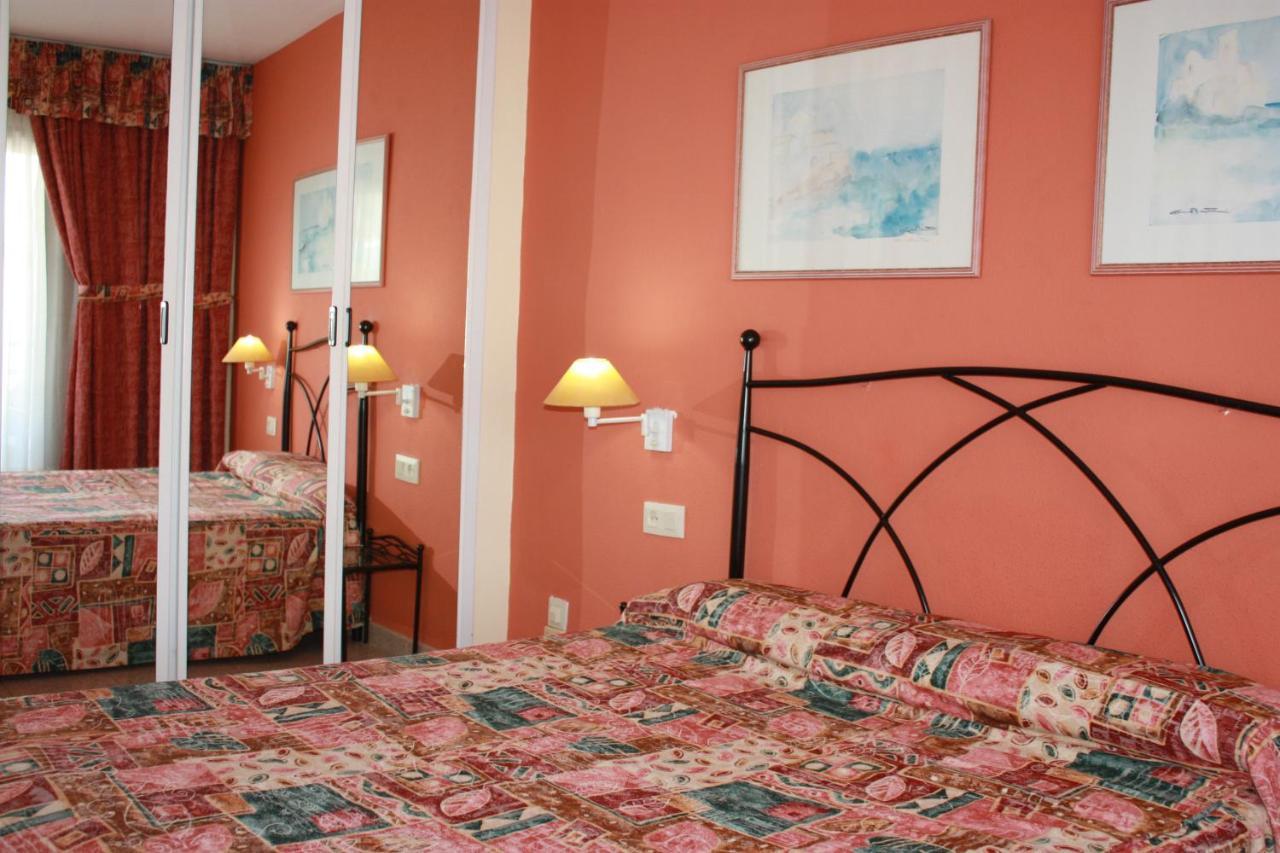 Apartamentos Aventura Салоу Екстер'єр фото