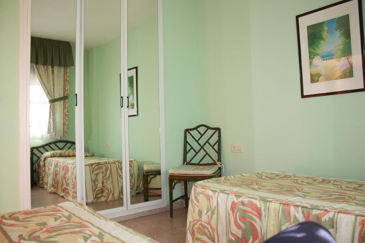 Apartamentos Aventura Салоу Екстер'єр фото