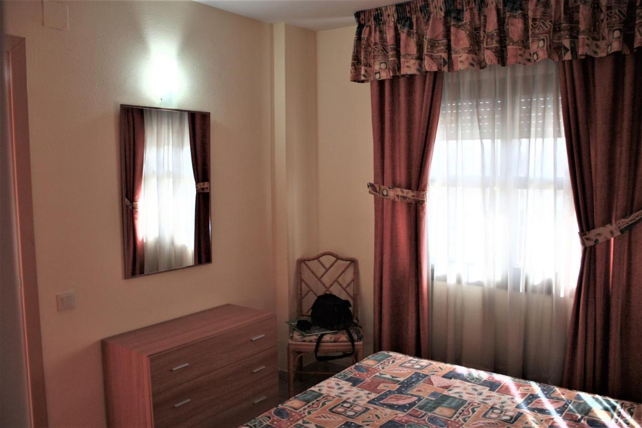 Apartamentos Aventura Салоу Екстер'єр фото