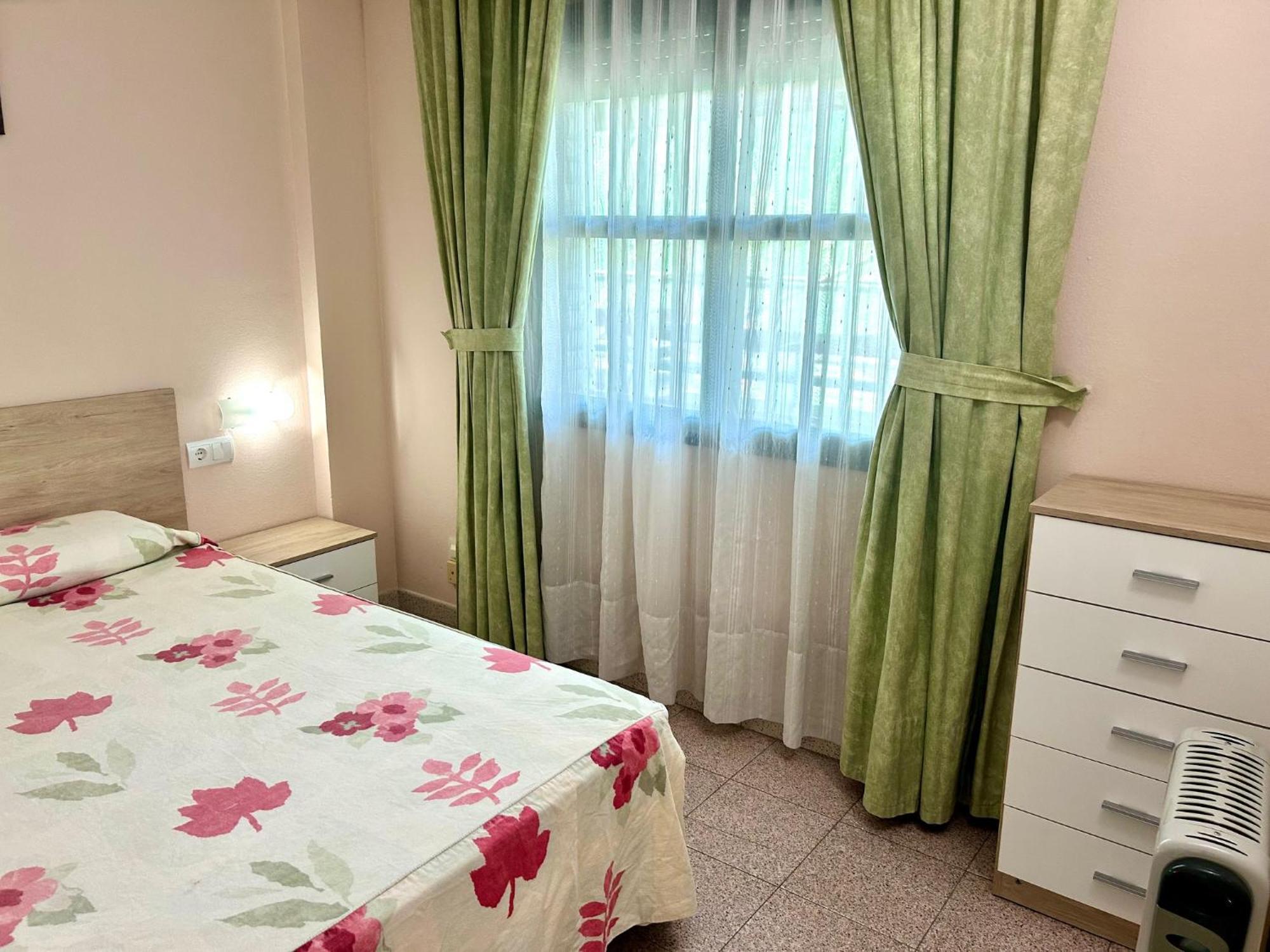 Apartamentos Aventura Салоу Екстер'єр фото