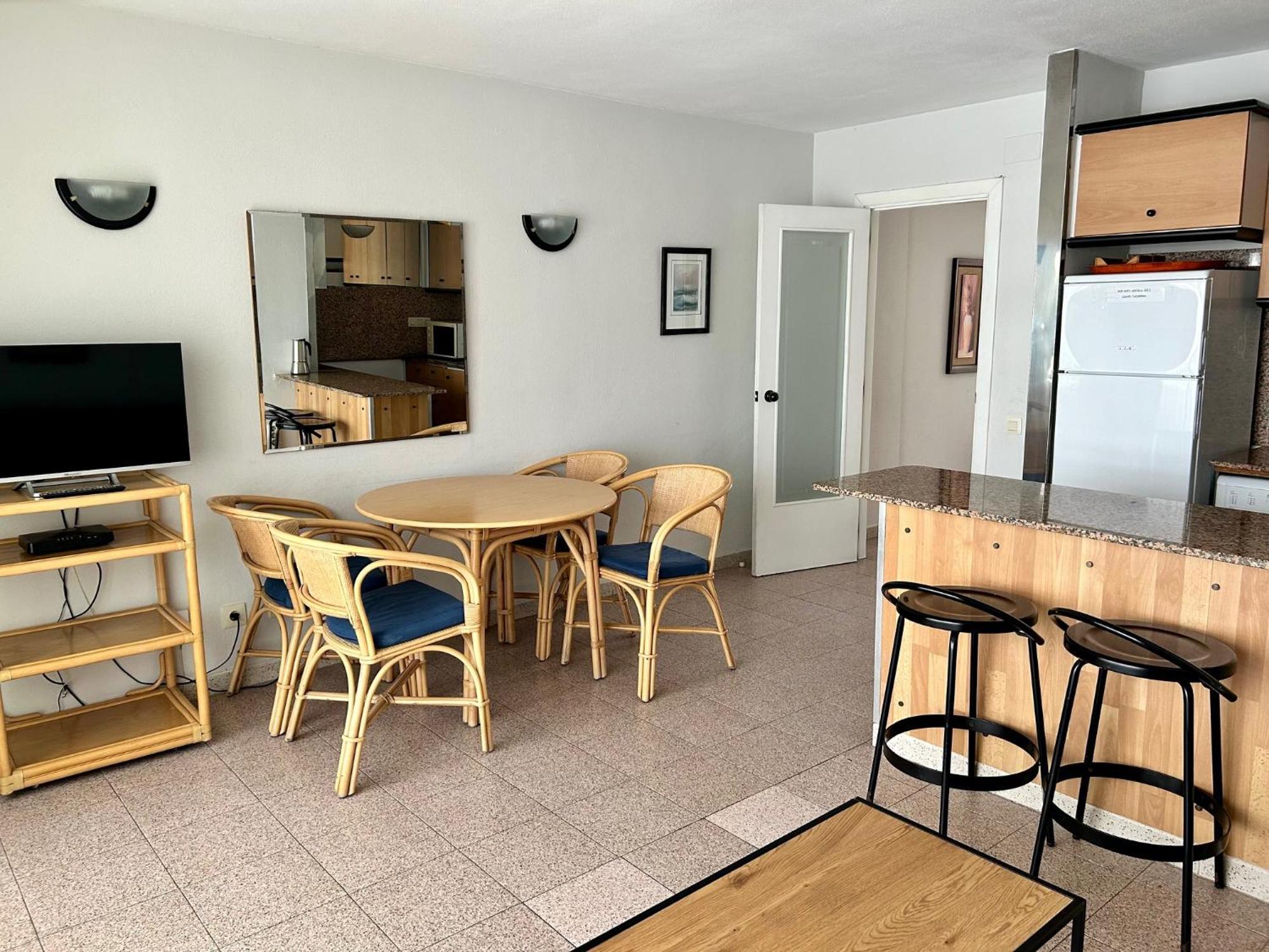 Apartamentos Aventura Салоу Екстер'єр фото