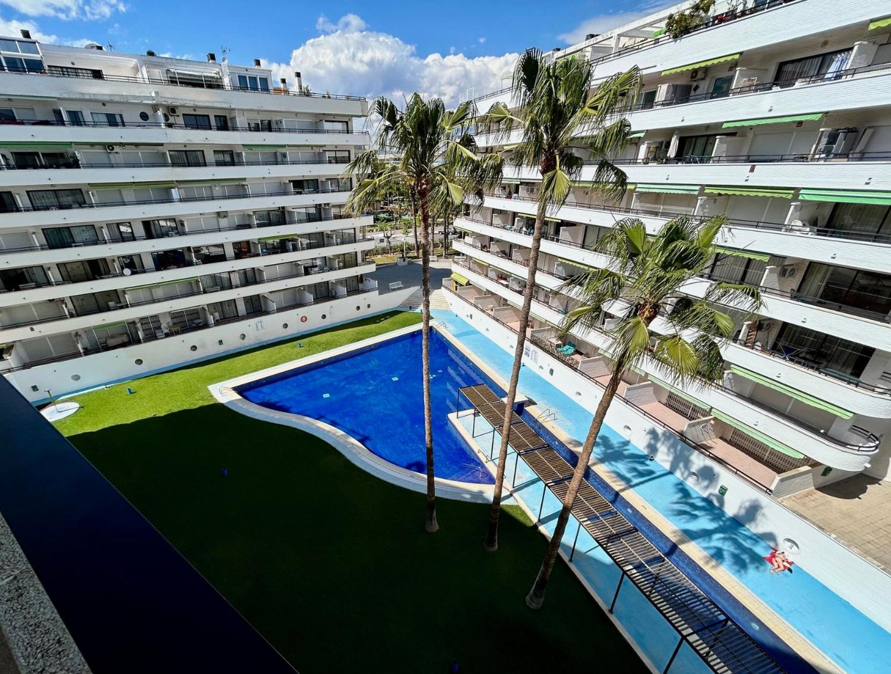 Apartamentos Aventura Салоу Екстер'єр фото